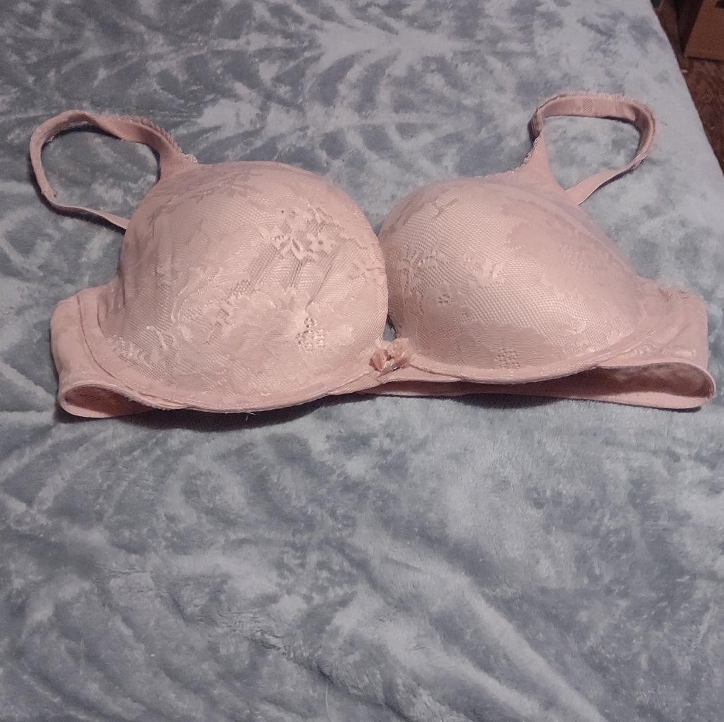 Victoria Secret Pink Underwire Bra Size 36 D Underwire Is In Good Condition